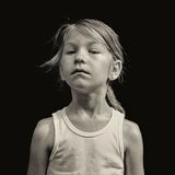 Nolan Streitbergers Tochter im Unterhemd