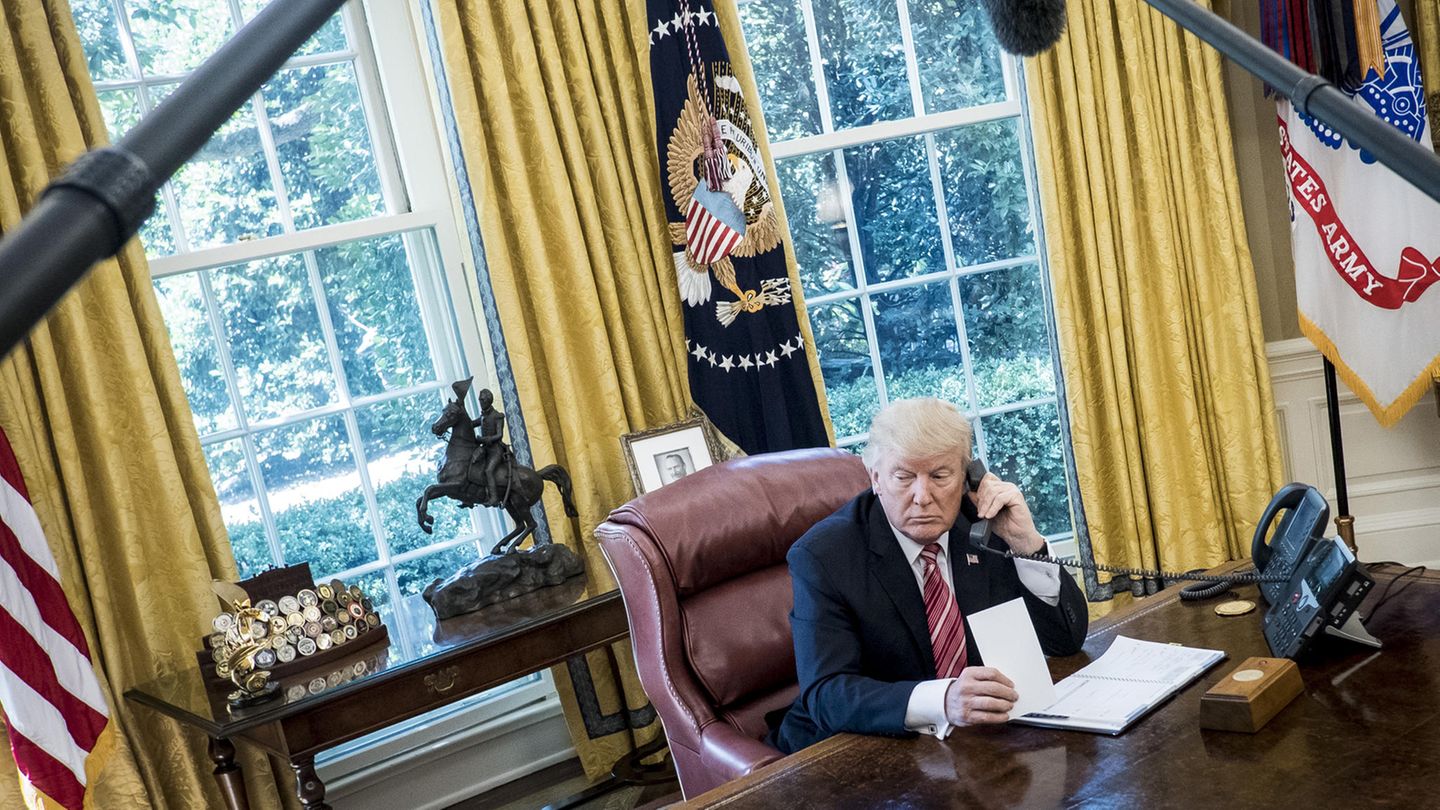 Donald Trump am Telefon