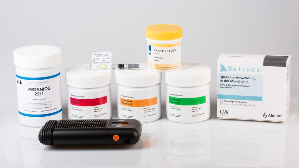 Heilkraut: Hanfblüten werden auch in deutschen Apotheken verkauft Hanfblüten werden auch in deutschen Apotheken verkauft