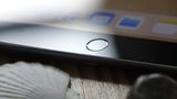 Das iPad hat im Gegensatz zum iPhone X noch einen Home-Button mit Fingerabdruckscanner.