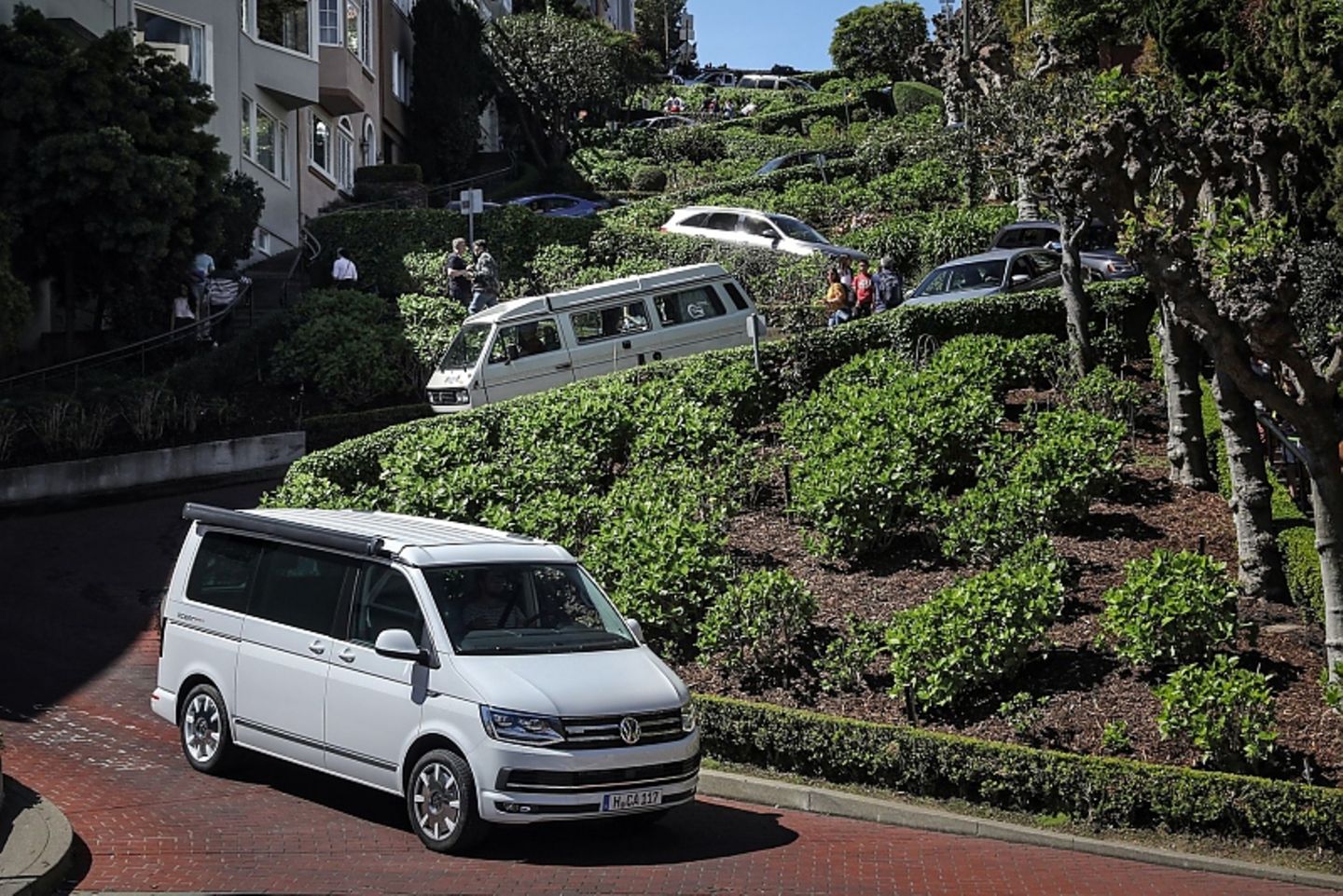 Den fahrenden Legenden können auch kurvigste Straßen wie hier die Lombard Street in San Francisco nichts anhaben.