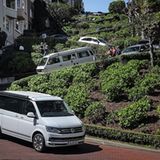 Den fahrenden Legenden können auch kurvigste Straßen wie hier die Lombard Street in San Francisco nichts anhaben.