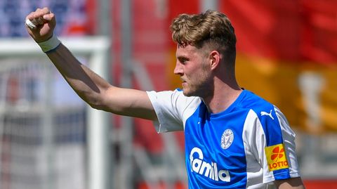 Marvin Duksch und sein Verein Holstein Kiel dürfen weiter vom Aufstieg träumen
