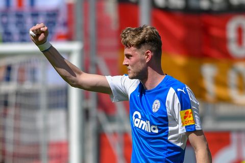 Marvin Duksch und sein Verein Holstein Kiel dürfen weiter vom Aufstieg träumen