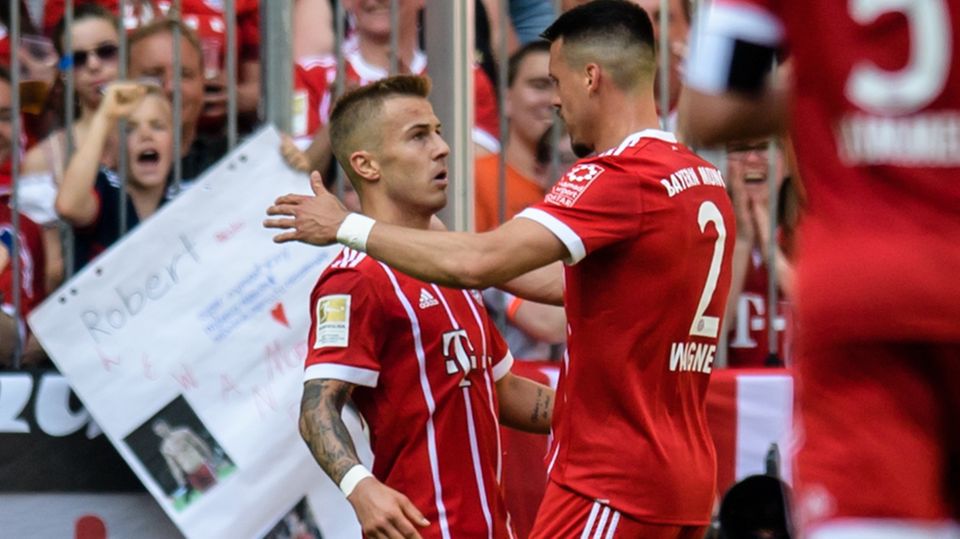 Niklas Dorsch (l.) traf bei seinem Bundesliga-Debüt für den FC Bayern München Niklas Dorsch (l.) traf bei seinem Bundesliga-Debüt für den FC Bayern München