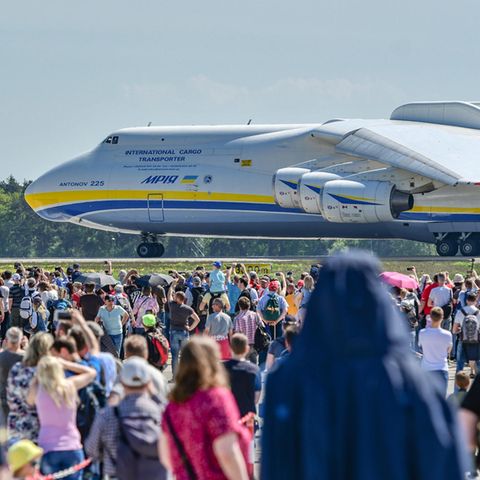 Ein besonderer Gast auf der ILA: Die Antonov An-225, das größte Flugzeug der Welt, von dem es nur ein fliegendes Exemplar gibt.