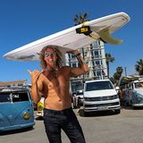 Surfer, ob jung oder alt, fahren seit Jahrzehnten auf die Busse aus dem Hause VW ab.