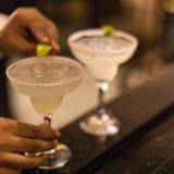 Margaritas sind leider auch echte Kalorienbomben: Die Mischung aus Alkohol, Sirup, Zucker und Säften hat es in sich. Bis zu 700 Kilokalorien stecken in einem Glas. 
