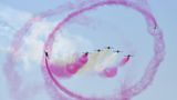 Eine der "aerobatic demonstrations teams" am Wochenende im Himmel über Berlin war die Formation der "Patrulla Aguila", der Kunstflugstaffel der spanischen Luftstreitkräfte.