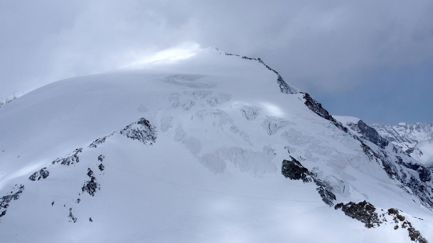 Der Berg Pigne d'Arolla, in der Nähe des Ortes Arolla