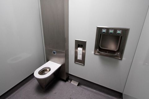 Eine Toilettenkabine in einem Einkaufszentrum