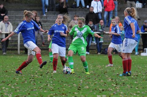 Frauenfußball im Trikot von Holstein Kiel - Pokalspiel gegen Wolfsburg von 2014