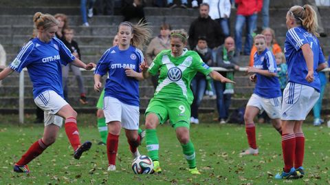 Frauenfußball im Trikot von Holstein Kiel - Pokalspiel gegen Wolfsburg von 2014