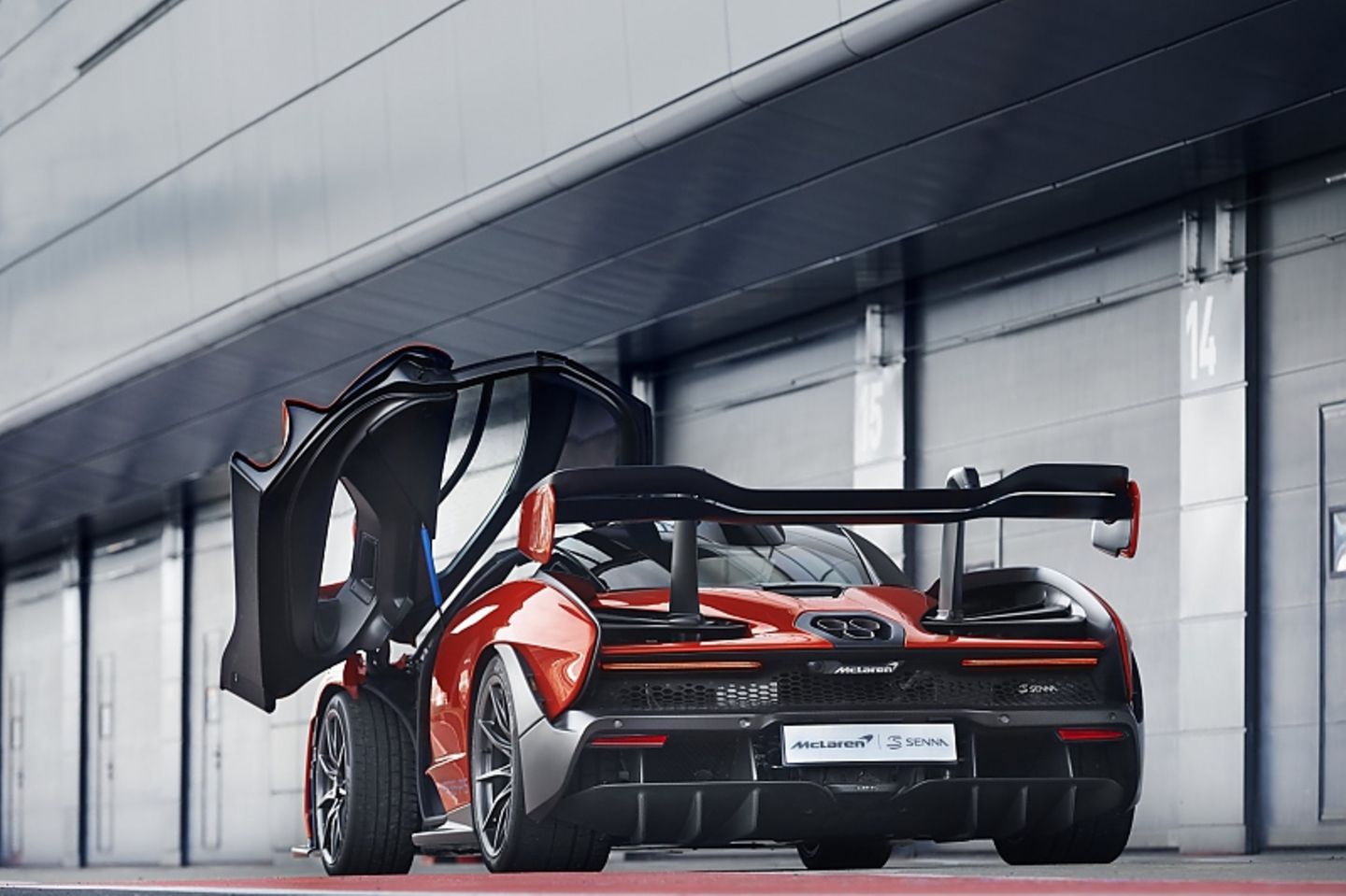 McLaren Senna - mach\' auf die Tür - das Tor mach\' weit