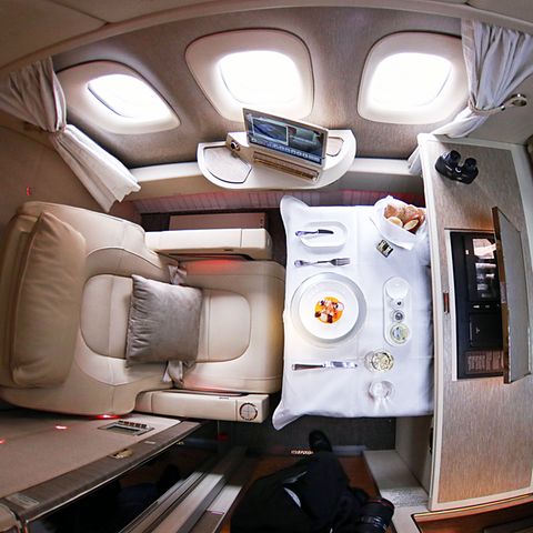 Die neue First Class Suite in einer Boeing 777-300Er von Emirates