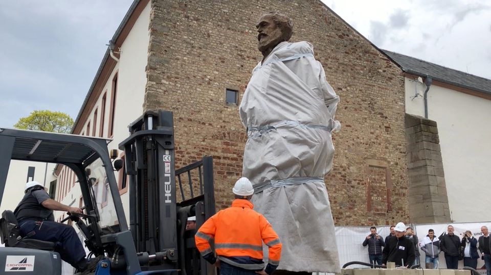 200. Geburtstag: Stadt Trier stellt Karl-Marx-Denkmal auf - doch die Bronzestatue sorgt für Zwist 200. Geburtstag: Stadt Trier stellt Karl-Marx-Denkmal auf - doch die Bronzestatue sorgt für Zwist