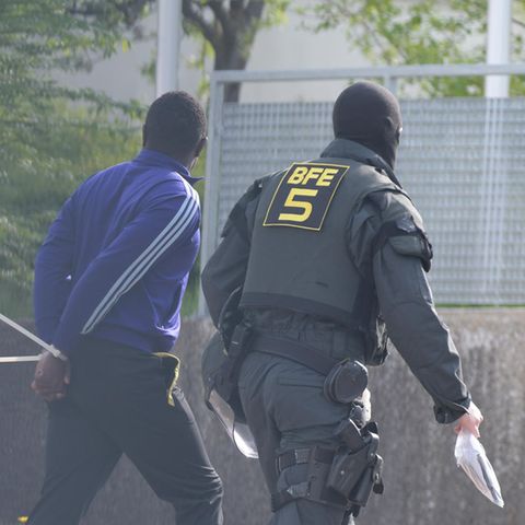 Polizeieinsatz in Flüchtlingsheim: "Situation in dieser Ausprägung noch nie erlebt": Chronologie eines Abschiebe-Krimis