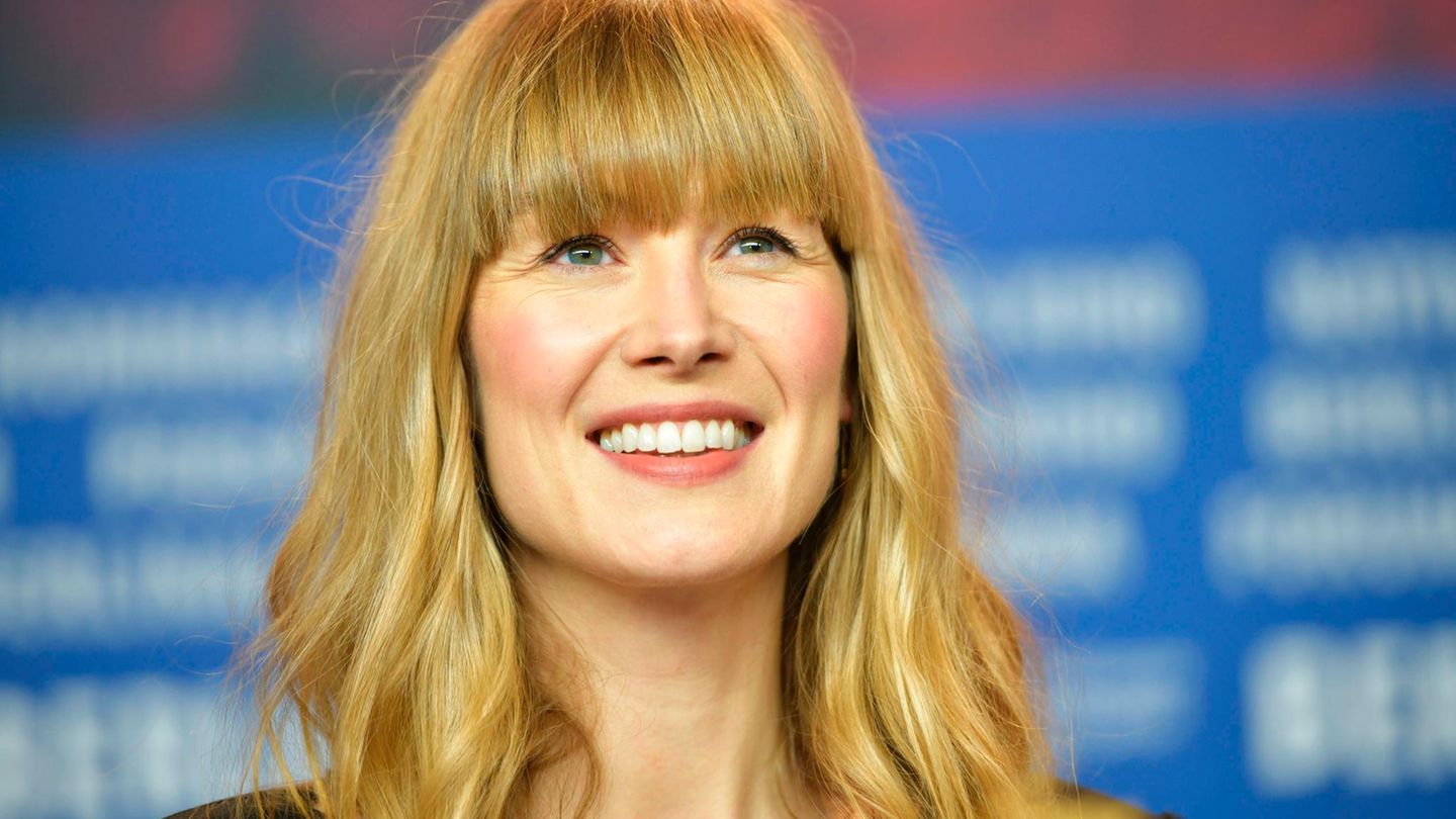 Schauspielerin Rosamund Pike im Februar bei der Berlinale. Dort startete "7 Tage in Entebbe" im Wettbewerb