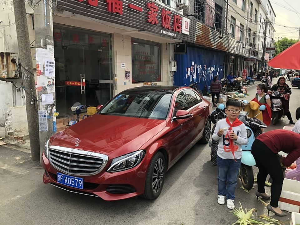 Mercedes C 200 L China - im turbulenten Straßenverkehr Mercedes C 200 L China - im turbulenten Straßenverkehr