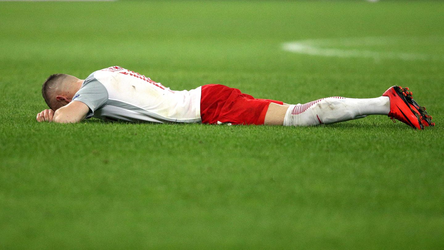 Europa-League: Der Salzburger Christoph Leitgeb liegt am Boden