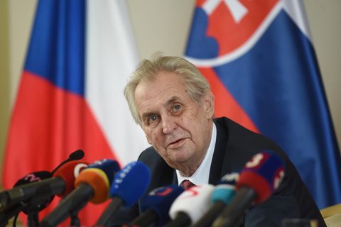 Milos Zeman während einer Pressekonferenz
