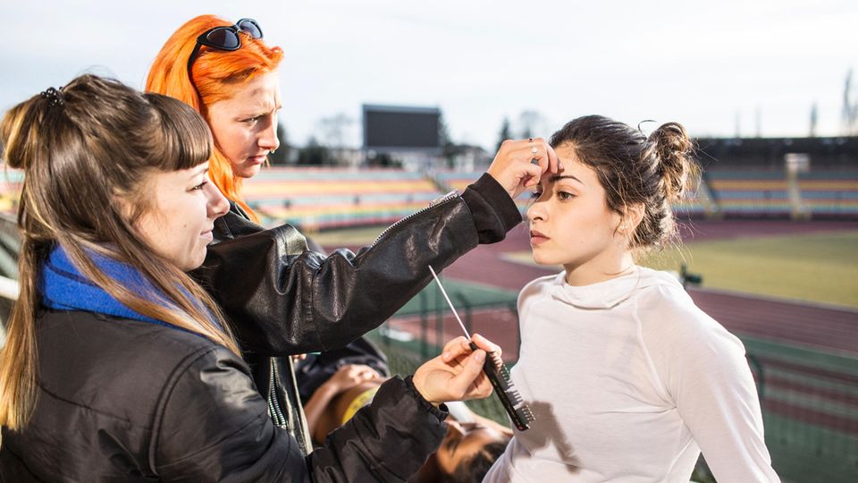 Olympia-Schwimmerin: Fotomodell: Mardini bei einem Modeshooting im Jahn-Sportpark in Berlin-Prenzlauer Berg Fotomodell: Mardini bei einem Modeshooting im Jahn-Sportpark in Berlin-Prenzlauer Berg