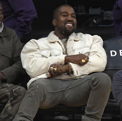 Kanye West bei einem Basketballspiel