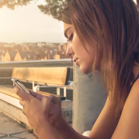 Selbstwert: Handy-Besessenheit: Wenn die Sucht nach Bestätigung dich auffrisst