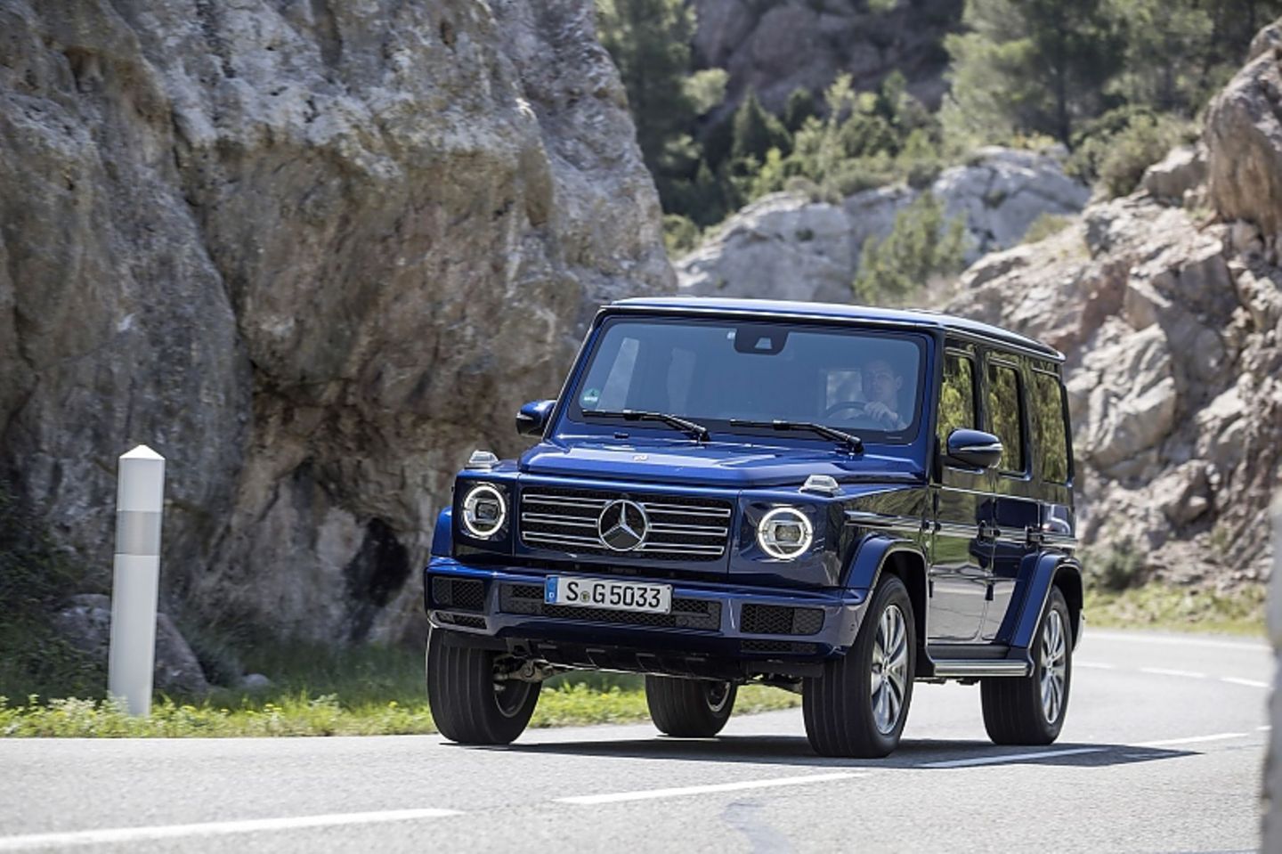 Der Mercedes G 500 legt sich in die Kurven