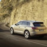 Dank der schnelle Wankstabilisierung bewegt sich die Karosserie in den Kurven nur wenig