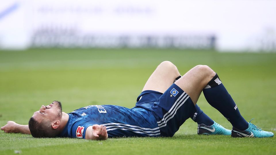 Twitter-Reaktionen 33. Spieltag: "Der HSV erinnert an den Typen, der immer nur Fünfen schreibt, aber nie sitzen bleibt"