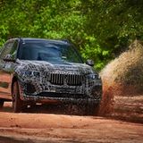 Dank Luftfederung taugt der BMW X7 auch fürs Gelände