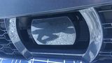 Hinter der Frontabdeckung verbirgt sich beim BMW X7 ein Teil der Sensorik