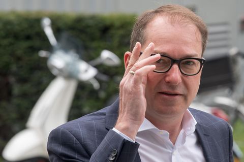 Alexander Dobrindt eckt mit seiner Anti-Abschiebe-Industrie an