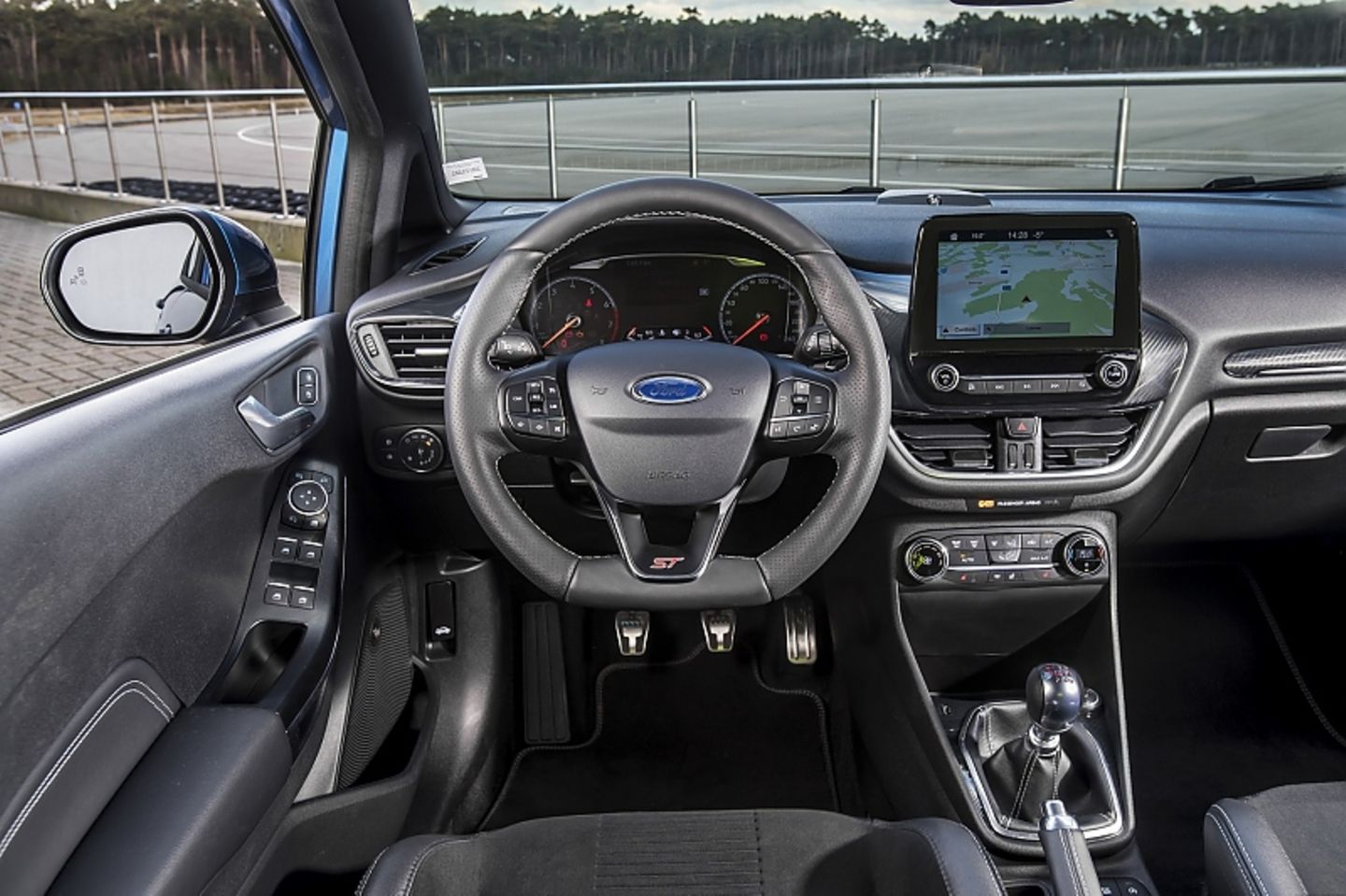 Das Cockpit ist moderner als bisher