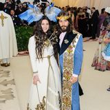 Definitiv nicht zu übersehen waren Sängerin Lana Del Rey und Schauspieler Jared Leto in ihren opulenten Gucci-Kreationen.