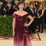 Schauspielerin Scarlett Johansson sorgte für einen kleinen Skandal: Sie trug ein Kleid von Marchesa. Das Label von Harvey Weinsteins Ex-Frau Georgina Chapman wird seit dem Missbrauchsskandal eigentlich von Hollywood-Stars ignoriert.