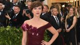 Schauspielerin Scarlett Johansson sorgte für einen kleinen Skandal: Sie trug ein Kleid von Marchesa. Das Label von Harvey Weinsteins Ex-Frau Georgina Chapman wird seit dem Missbrauchsskandal eigentlich von Hollywood-Stars ignoriert.