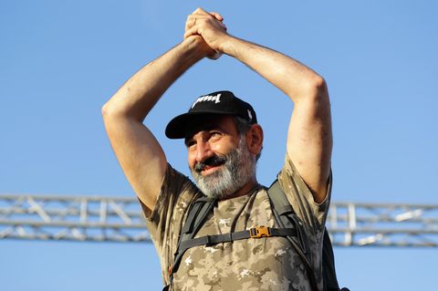 Armeniens neuer Regierungschef Nikol Paschinjan jubelt