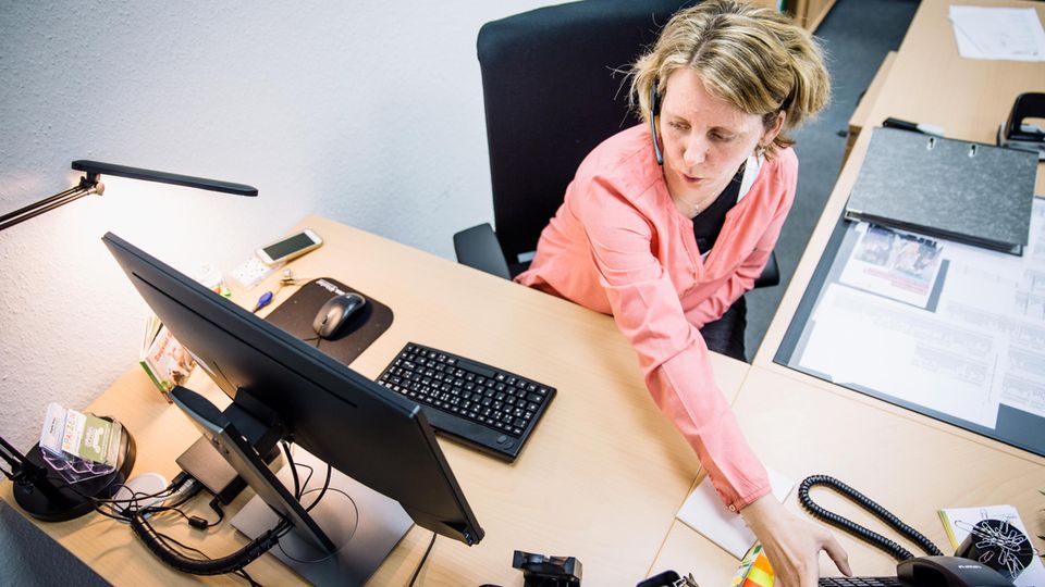 Schlaganfall: Heute arbeitet Barbara Menke wieder halbtags für die Stadt Oelde Heute arbeitet Barbara Menke wieder halbtags für die Stadt Oelde
