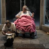 Sam und Sandy sind seit 42 Jahren verheiratet und leben seit 13 Jahren auf der Straße. Zuch traf sie eines Nachts in New Orleans. Und hörte ihnen zu