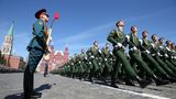 13.000 Soldaten aller Teilstreitkräfte der russischen Armee nahmen an der Parade teil. Im vergangenen Jahr waren es noch 10.000.