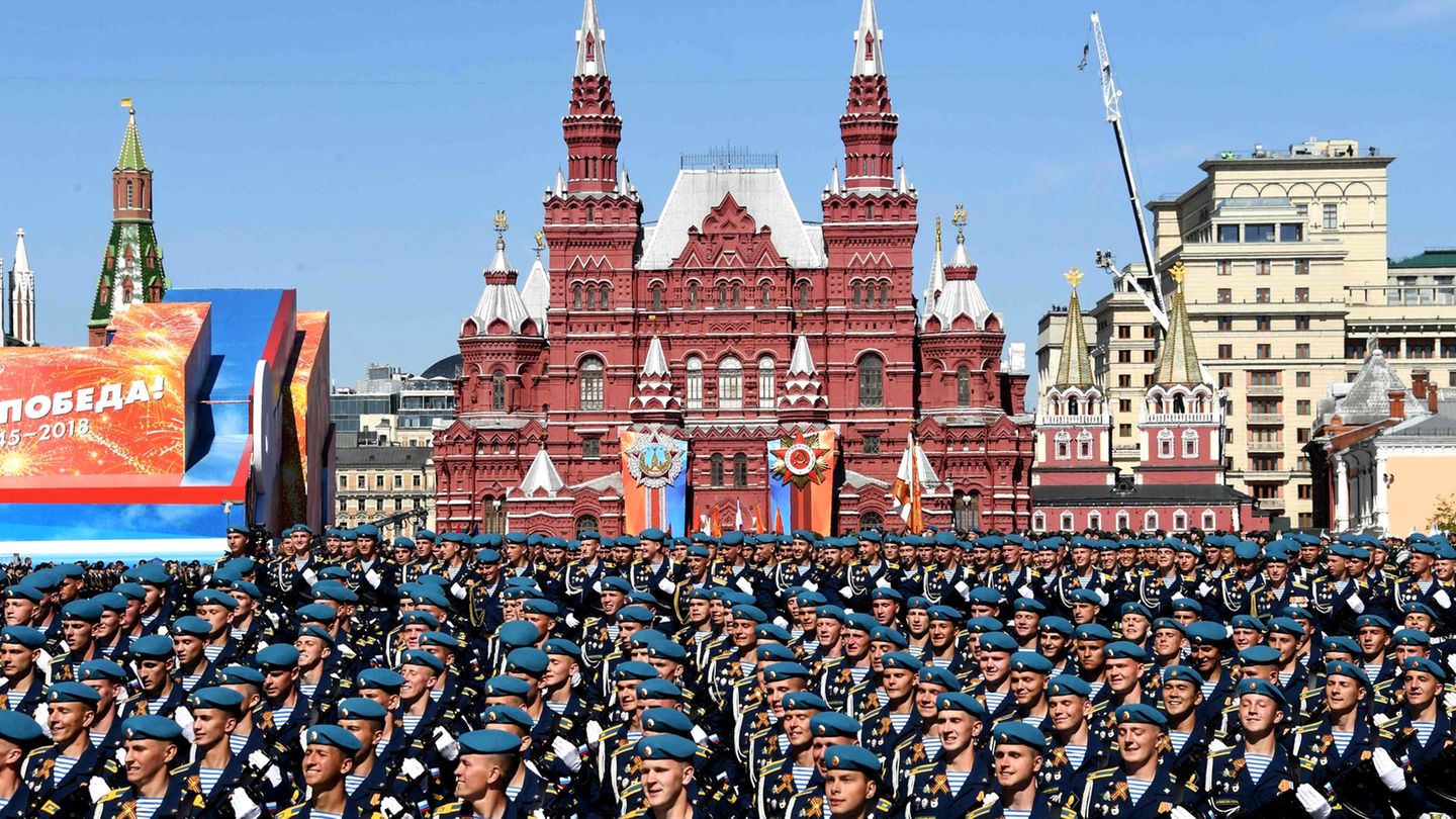 Parade in Moskau perfekte Inszenierung mit vielen Premieren STERN.de