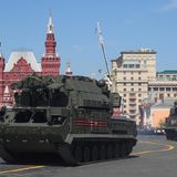 Auch Tor-M2-Systeme feierten ihre Premier auf dem Roten Platz. Diese Flugabwehrwaffen setzt Russland in Syrien ein. 