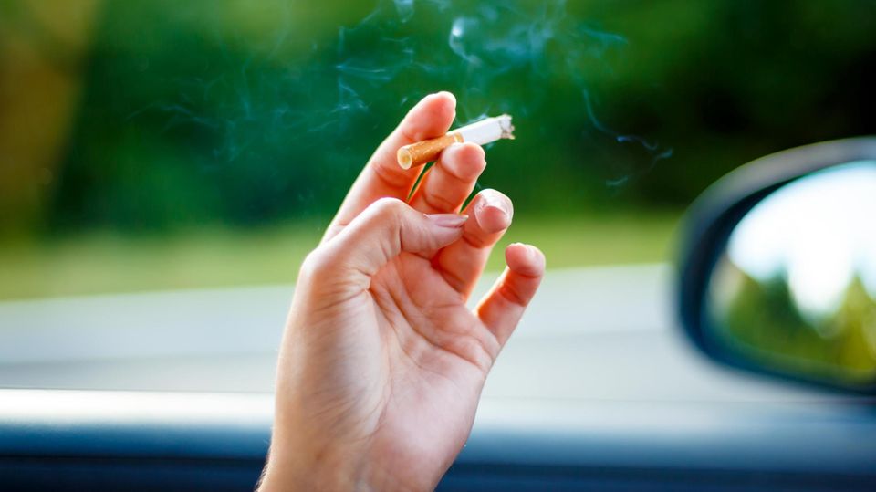 Nagasaki: Rauchen beim Autofahren? Mit diesen drei Tipps schaffen Sie es vielleicht zum Nichtraucher Rauchen beim Autofahren? Mit diesen drei Tipps schaffen Sie es vielleicht zum Nichtraucher