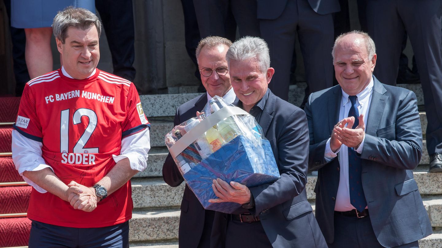 Markus Söders verpatzter Trikottausch: "Neuer Erlass in Bayern: Das Kreuz darf nicht beschriftet werden"