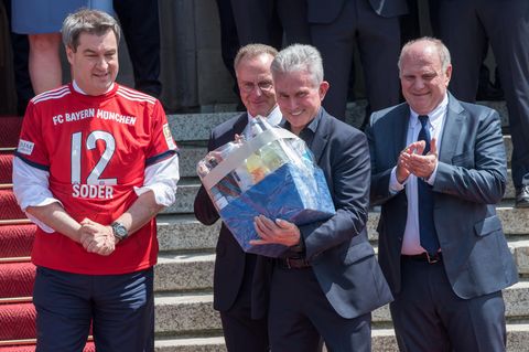 Markus Söders verpatzter Trikottausch: "Neuer Erlass in Bayern: Das Kreuz darf nicht beschriftet werden"