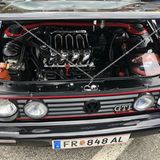 Auch eine Art und Weise, die Motorhaube zu fixieren