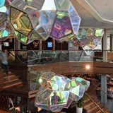 Stark umgestaltet wurde der "Diamant" im Heck. Wo auf der "Mein Schiff 6" Tim Raue sein "Hanami" hatte, zog das "Esszimmer" ein: Klassische Gerichte wie Königsberger Klopse aus Omas Kochbuch werden hier neu interpretiert.