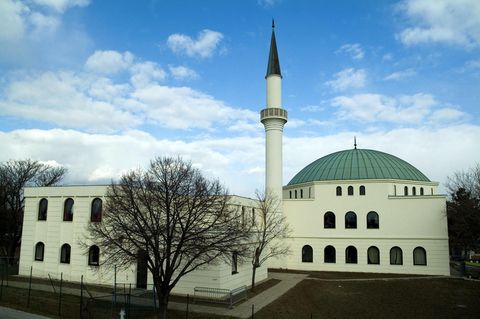 Die Moschee am Hubertusdamm in Wien-Floridsdorf, eine von rund 400 islamischen Gotteshäusern in Österreich
